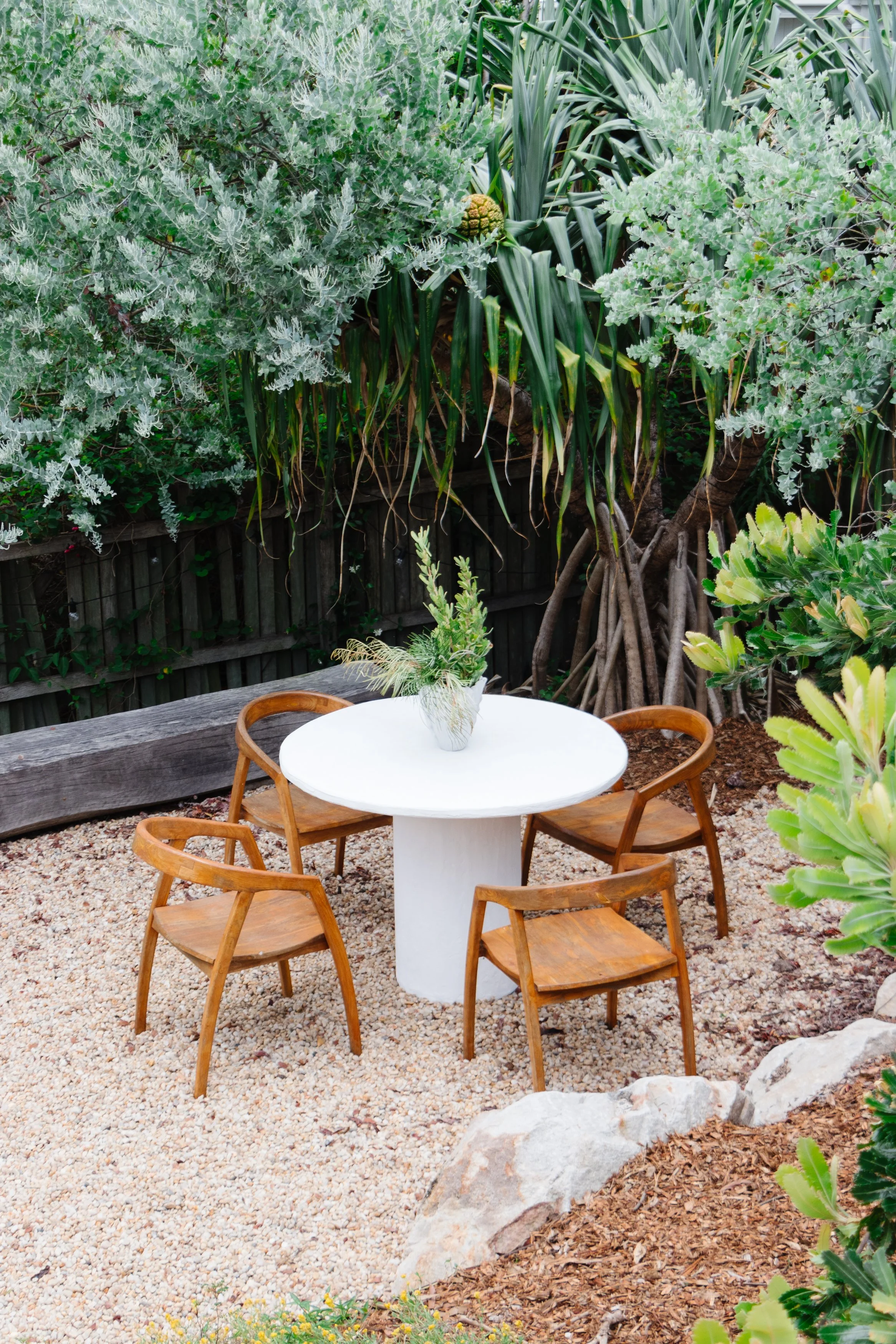 Mid century outdoor dining deals